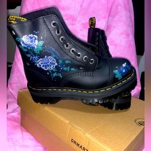 🦄Dr Martens NIB MYSTIC FLORAL SINCLAIR size 8 US discontinued🪻never tried on🦄